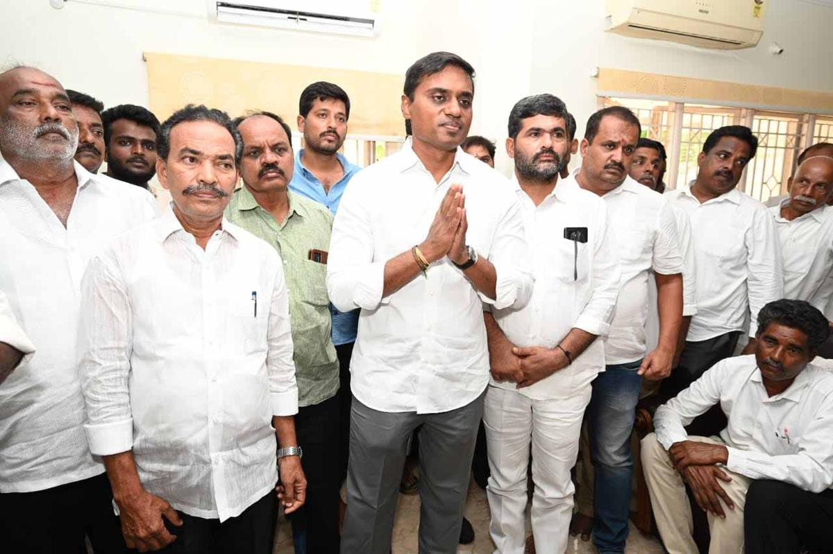 లిక్కర్ స్కాంలో మిథున్ రెడ్డి అరెస్ట్ – సిట్ అధికారులు కీలక నిర్ణయం.. లిక్కర్ స్కాంలో మిథున్ రెడ్డి అరెస్ట్ – సిట్ అధికారులు కీలక నిర్ణయం..