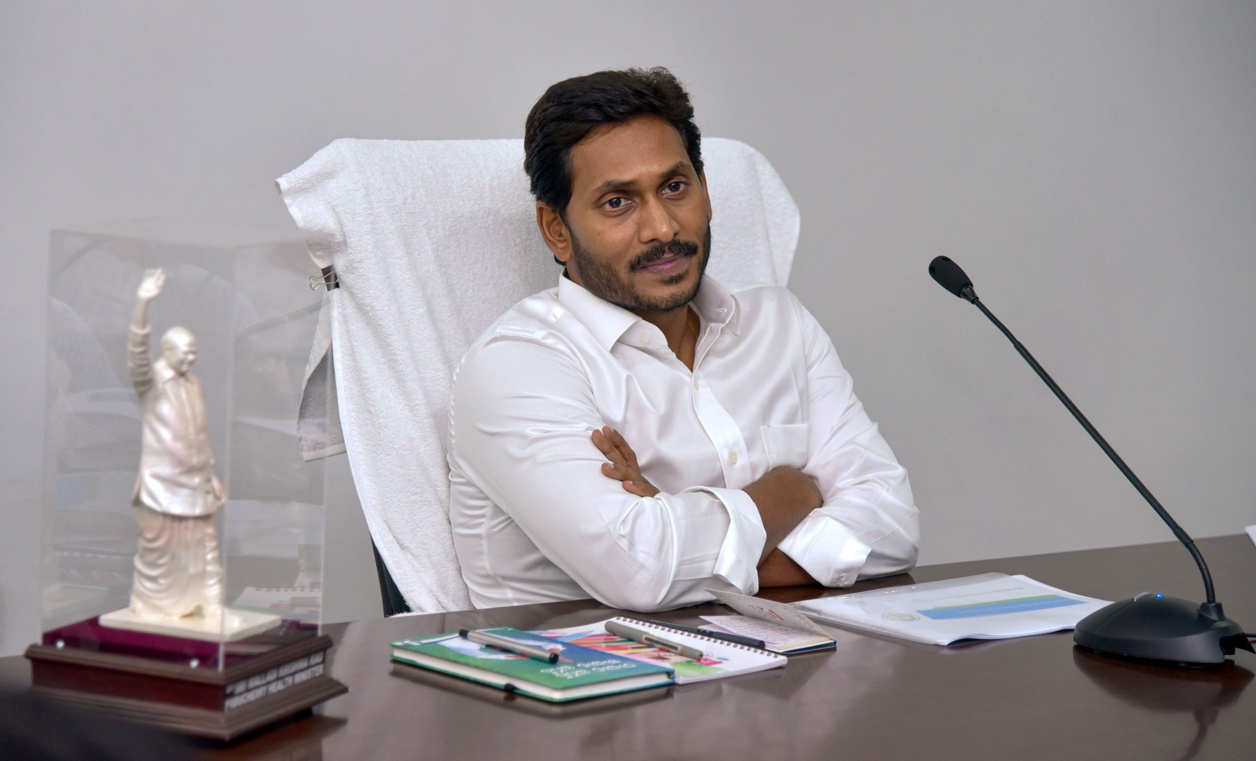 ఏపీ లిక్కర్ స్కాం కేసులో కీలక మలుపు – ఛార్జిషీట్‌లో జగన్ పేరు ప్రస్తావన.