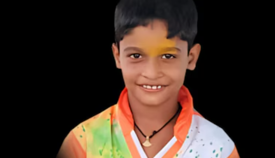 కొల్హాపూర్ జిల్లాలో విషాదం: గణేష్ మండపంలో బాలుడు గుండెపోటుతో మృతి. కొల్హాపూర్ జిల్లాలో విషాదం: గణేష్ మండపంలో బాలుడు గుండెపోటుతో మృతి.