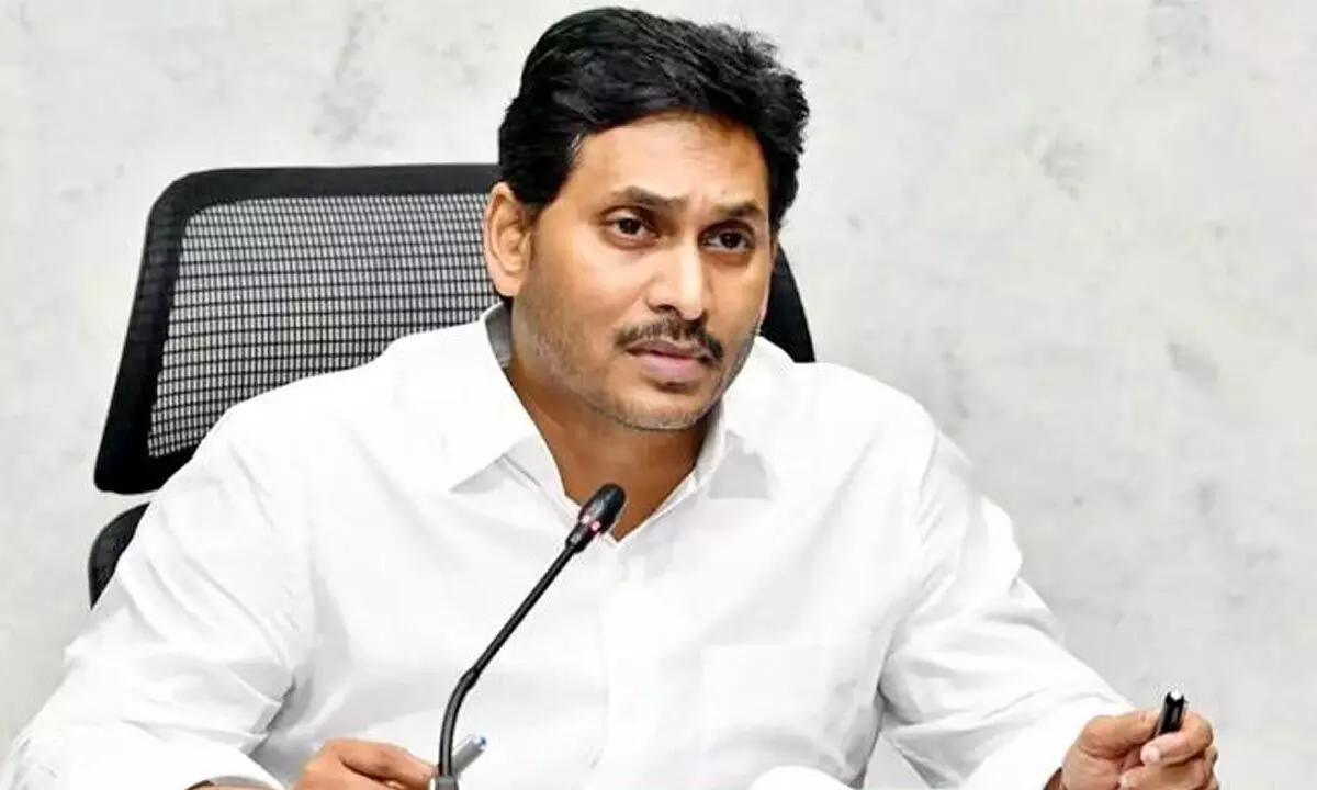 జగన్ కొత్త రాజకీయ వ్యూహం: సోషల్ మీడియా పోరాటమా?