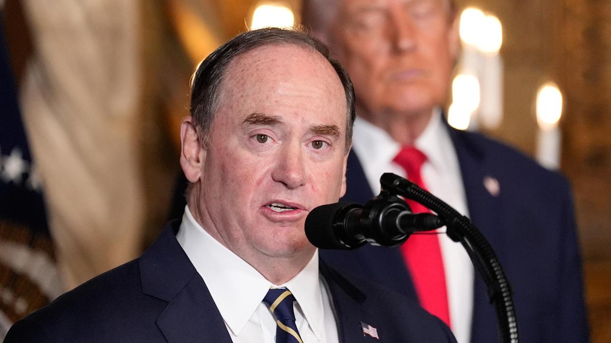 హార్మూజ్ సంక్షోభంలో ట్రంప్‌కు షాక్.. నేవీ సెక్రటరీ రాజీనామా