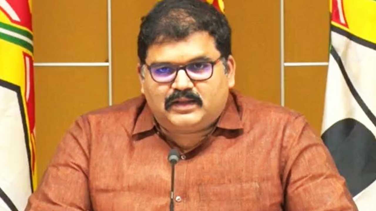 జగన్ పీఏ ఖాతాలో కోట్లపై పట్టాభి ప్రశ్నలు