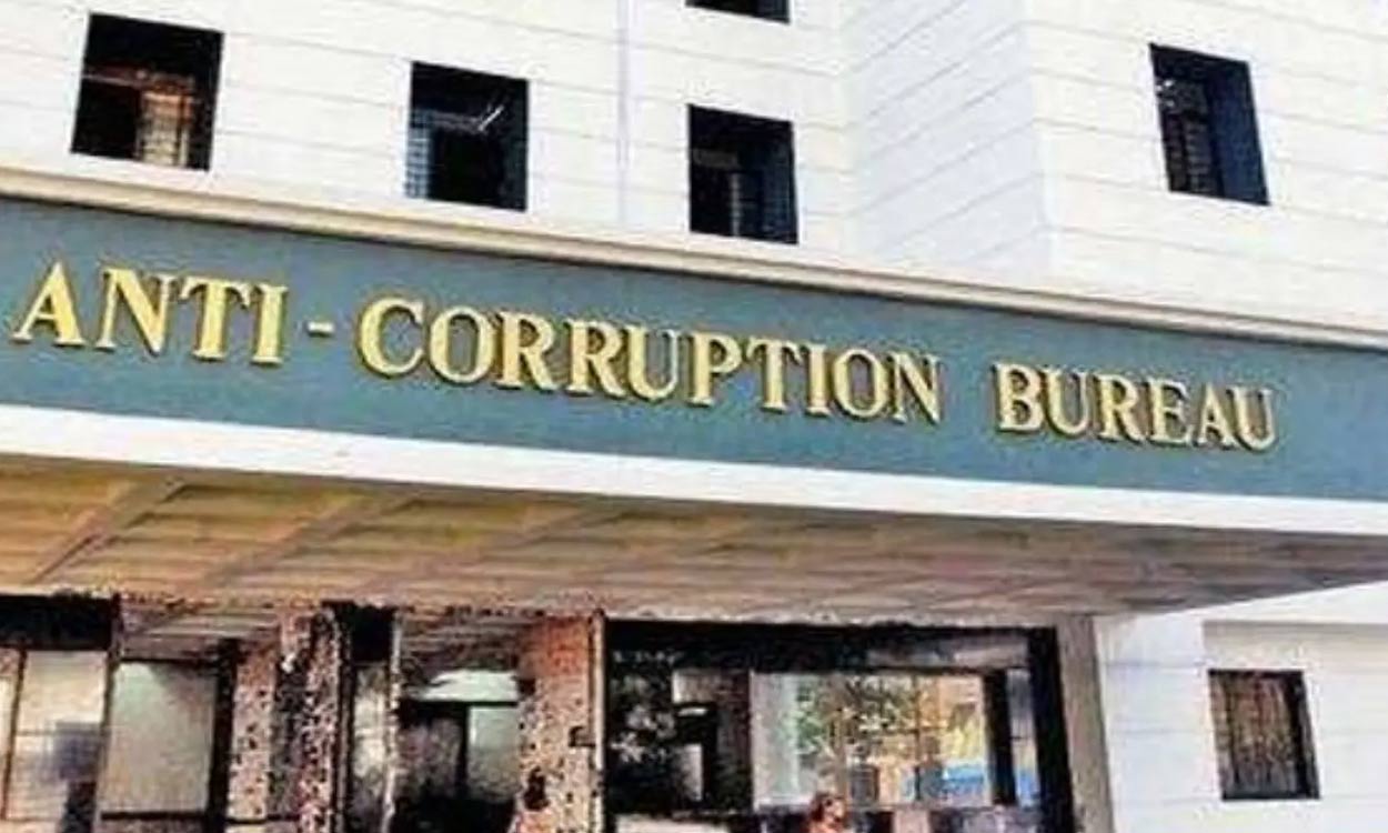 ఏసీబీ దాడుల్లో భారీ నగదు.. డిప్యూటీ డైరెక్టర్ నరహరి ఇంట్లో అక్రమాస్తుల వెలుగు ఏసీబీ దాడుల్లో భారీ నగదు.. డిప్యూటీ డైరెక్టర్ నరహరి ఇంట్లో అక్రమాస్తుల వెలుగు
