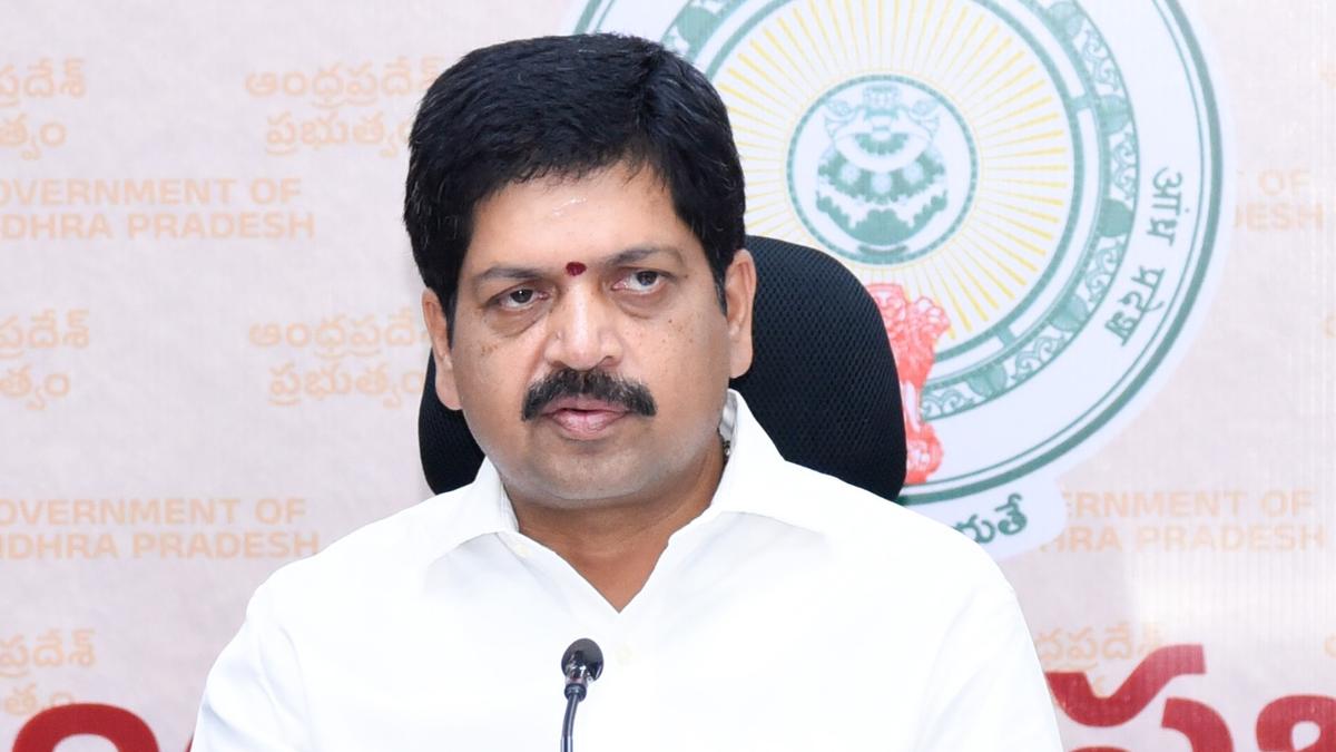 ఏపీ లిక్కర్ స్కాంలో కొత్త పేర్లు? ఈడీ విచారణపై మంత్రి సంచలనం ఏపీ లిక్కర్ స్కాంలో కొత్త పేర్లు? ఈడీ విచారణపై మంత్రి సంచలనం