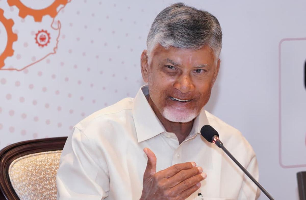 సింగపూర్ ప్రధానితో చంద్రబాబు భేటీ.. ఏపీ అభివృద్ధిపై చర్చ సింగపూర్ ప్రధానితో చంద్రబాబు భేటీ.. ఏపీ అభివృద్ధిపై చర్చ