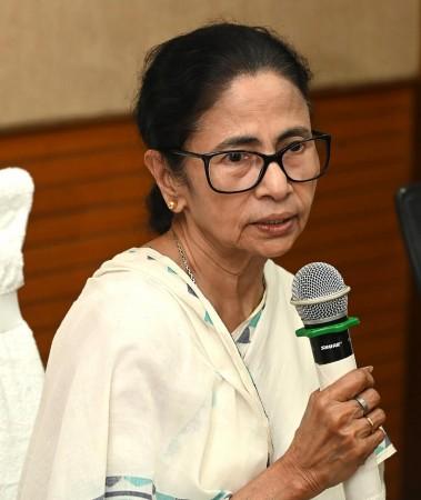 టీఎంసీకి కోల్‌కతా హైకోర్టులో షాక్.. బ్యాంక్ ఖాతాల కేసులో అత్యవసర విచారణకు నో