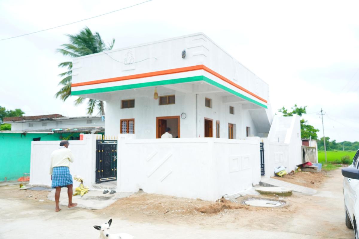 ఇందిరమ్మ ఇళ్లపై గుడ్‌న్యూస్.. తొలి దశలో 7,680 ఫ్లాట్లకు గ్రీన్ సిగ్నల్