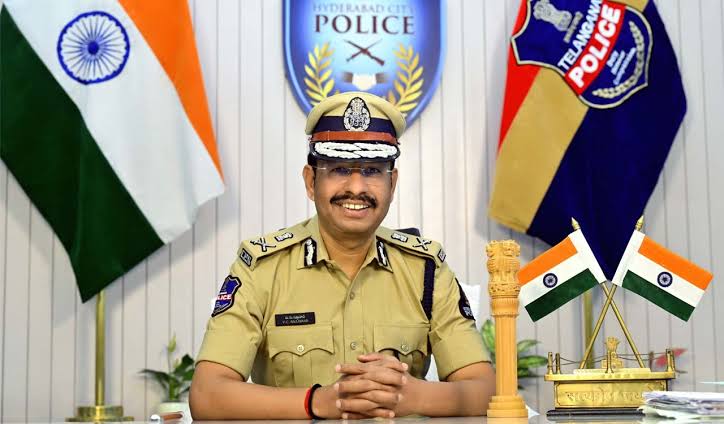 ఇందిరమ్మ ఇళ్ల పేరిట సైబర్ మోసాలు.. సీపీ సజ్జనార్ కీలక హెచ్చరిక