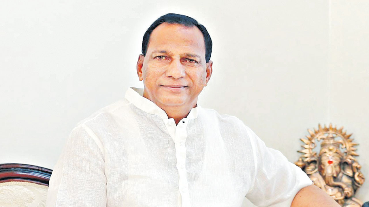 పార్టీ మార్పుపై క్లారిటీ ఇచ్చిన మల్లారెడ్డి.. BRSలోనే కొనసాగుతానని స్పష్టం పార్టీ మార్పుపై క్లారిటీ ఇచ్చిన మల్లారెడ్డి.. BRSలోనే కొనసాగుతానని స్పష్టం
