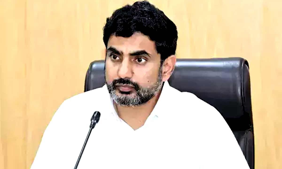 మూడువేల కుటుంబాలకు ఇంటి పట్టాలు.. మంగళగిరిలో మంత్రి లోకేశ్ కీలక కార్యక్రమం మూడువేల కుటుంబాలకు ఇంటి పట్టాలు.. మంగళగిరిలో మంత్రి లోకేశ్ కీలక కార్యక్రమం