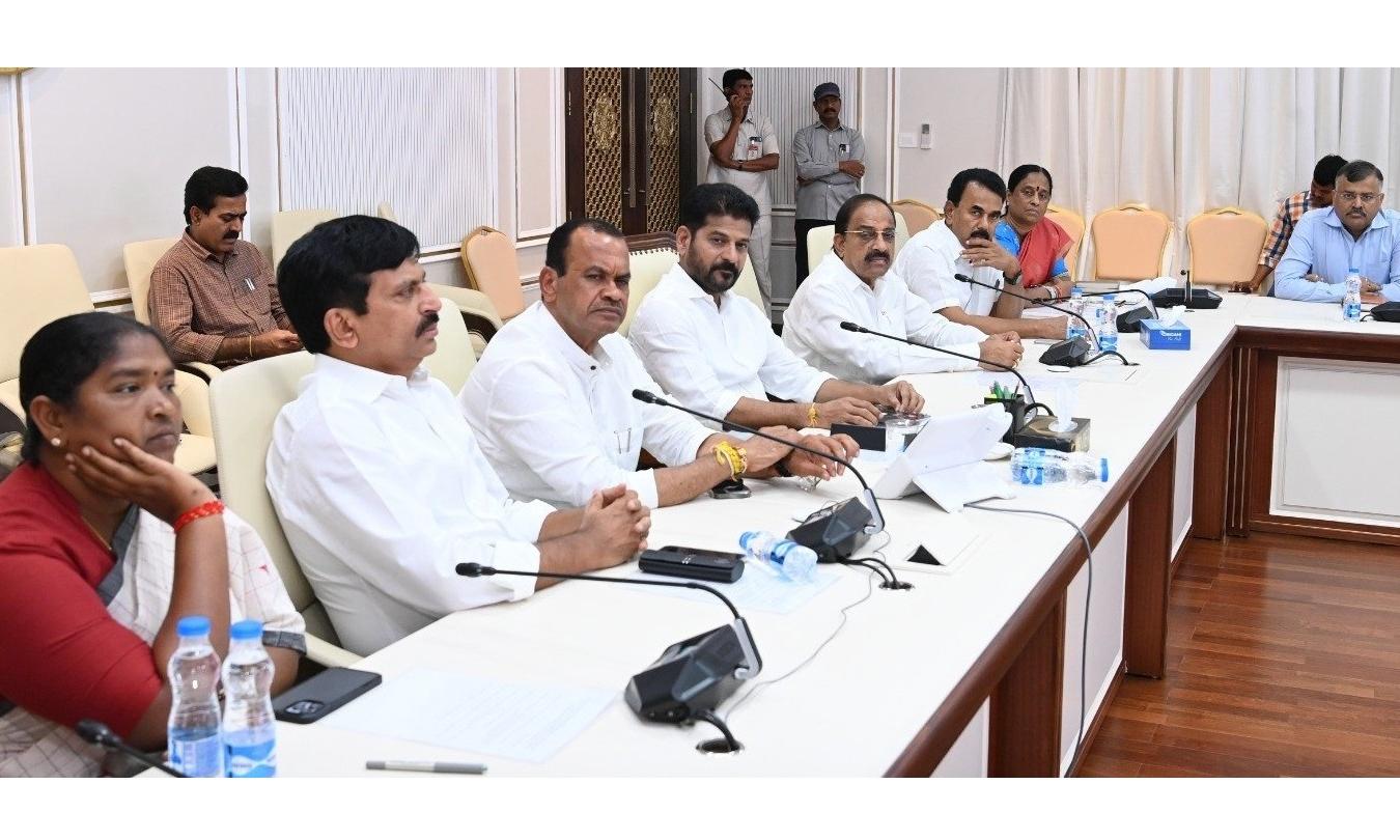 ధరణిపై సిట్ ఏర్పాటు.. తెలంగాణ క్యాబినెట్ కీలక నిర్ణయాలు వెల్లడి ధరణిపై సిట్ ఏర్పాటు.. తెలంగాణ క్యాబినెట్ కీలక నిర్ణయాలు వెల్లడి