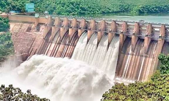 తెలంగాణలో భారీ వర్షాలు.. జూరాల, శ్రీరాంసాగర్కు భారీ వరద, గోదావరి ఉప్పొంగింది తెలంగాణలో భారీ వర్షాలు.. జూరాల, శ్రీరాంసాగర్కు భారీ వరద, గోదావరి ఉప్పొంగింది
