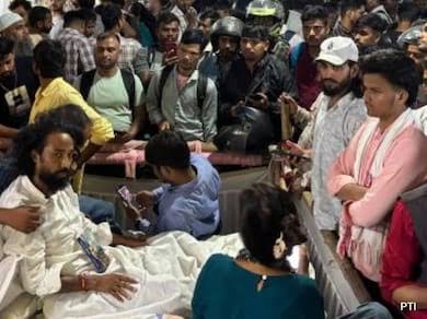 పేపర్ లీక్పై విద్యార్థుల పోరు.. ఝార్ఖండ్లో అసెంబ్లీ ముట్టడికి ర్యాలీ పేపర్ లీక్పై విద్యార్థుల పోరు.. ఝార్ఖండ్లో అసెంబ్లీ ముట్టడికి ర్యాలీ