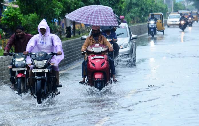 తెలంగాణలో జోరు వానలు.. 15 జిల్లాలకు ఎల్లో అలర్ట్, భారీ వర్షాల హెచ్చరిక