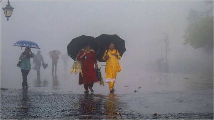 భారీ వర్షాలు.. పొంగిపొర్లుతున్న వాగులు, వంకలు.. ఏపీలో వరద బీభత్సం భారీ వర్షాలు.. పొంగిపొర్లుతున్న వాగులు, వంకలు.. ఏపీలో వరద బీభత్సం