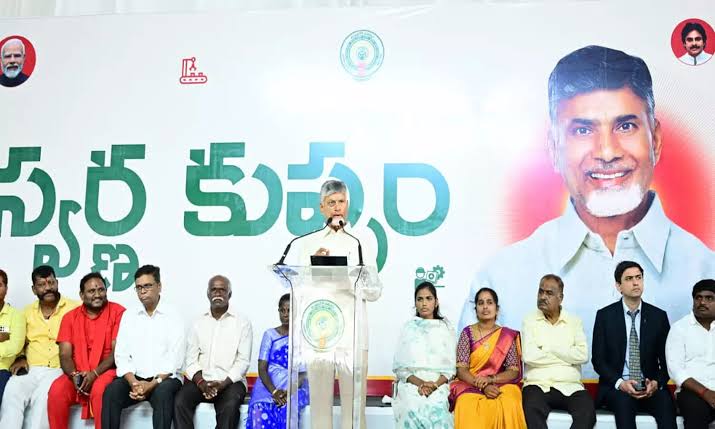 కుప్పమే నా రాజకీయ పునాది.. స్వర్ణ కుప్పంగా మారుస్తాం: చంద్రబాబు కుప్పమే నా రాజకీయ పునాది.. స్వర్ణ కుప్పంగా మారుస్తాం: చంద్రబాబు