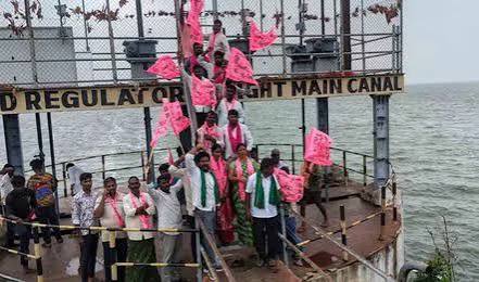 జూరాల గేట్లు ఎత్తడం రైతుల విజయం: మర్రి జనార్దన్ రెడ్డి జూరాల గేట్లు ఎత్తడం రైతుల విజయం: మర్రి జనార్దన్ రెడ్డి