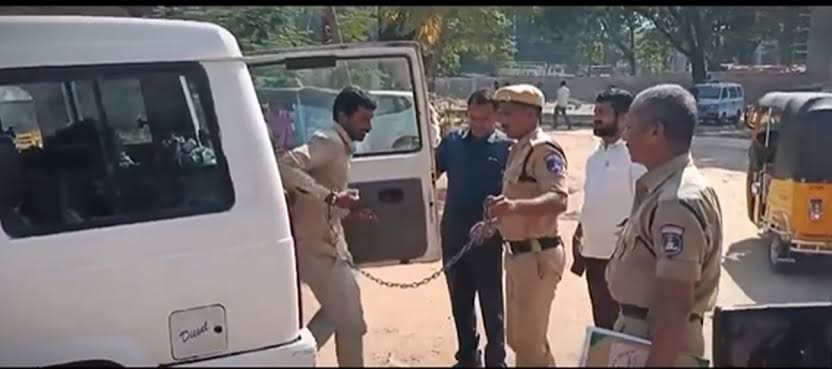 లగచర్ల ఖైదీకి సంకెళ్లు.. జైలు సూపరింటెండెంట్‌పై విచారణ