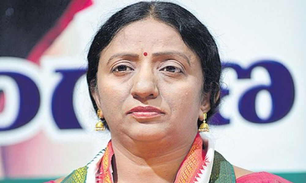 22ఏ వివాదంపై రమ్యారావు ఫైర్.. సంతోష్ రావు ఆస్తులపై సంచలన ఆరోపణలు 22ఏ వివాదంపై రమ్యారావు ఫైర్.. సంతోష్ రావు ఆస్తులపై సంచలన ఆరోపణలు